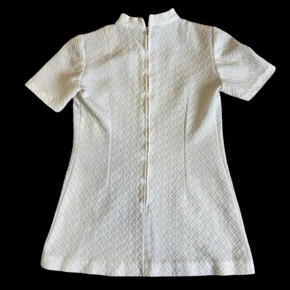 White Diamond Embossed 2pc Set - image 4